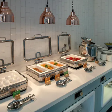 Hampton By Hilton Merter Hotell